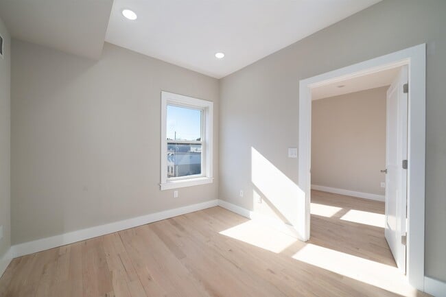 Building Photo - 213 Academy St
