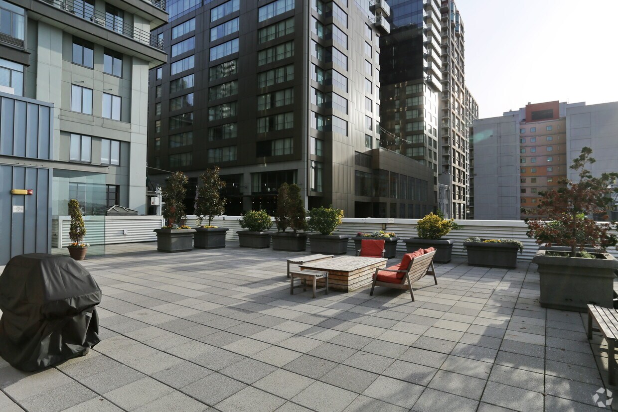 Marketside Flats Apartments in Seattle, WA