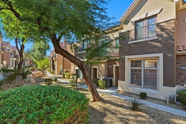 Foto del edificio - 2755 Fountain Ridge Ln