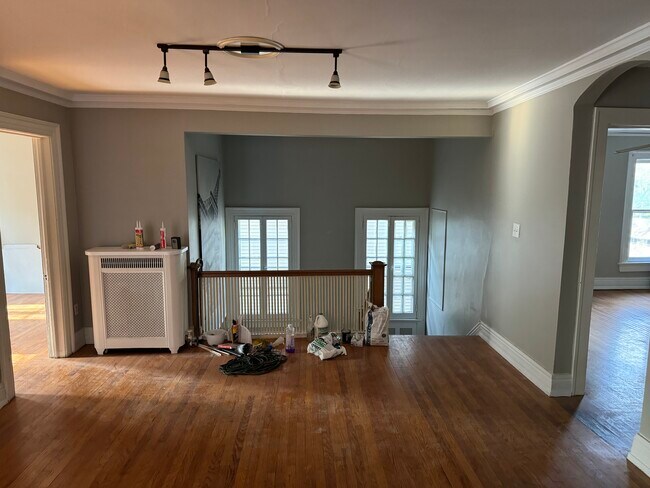 Upper foyer - 2418 Robinwood Ave