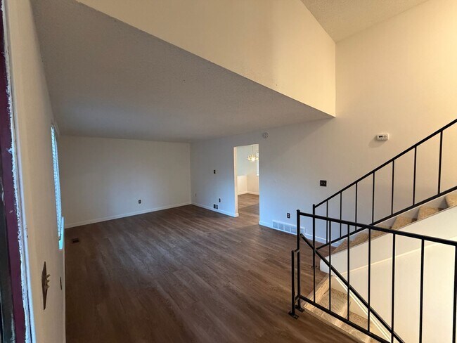 Foto del edificio - NEW LOW PRICE Spacious 3 Bed + Office, 2 Bath Single Family Home with a 2 Car Garage!