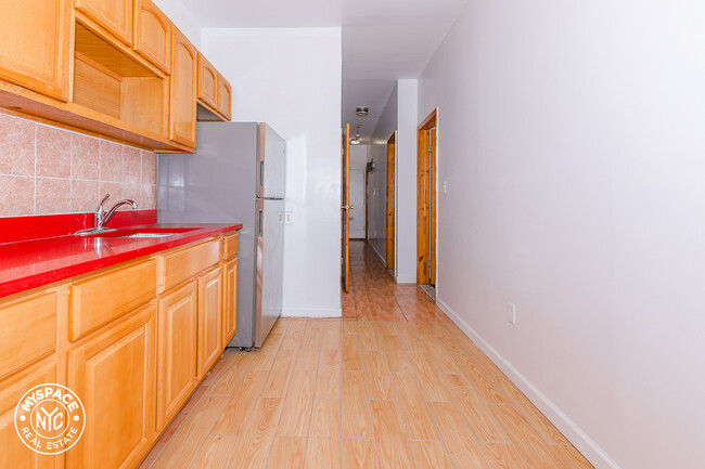 Foto del edificio - 570 St Marks Ave