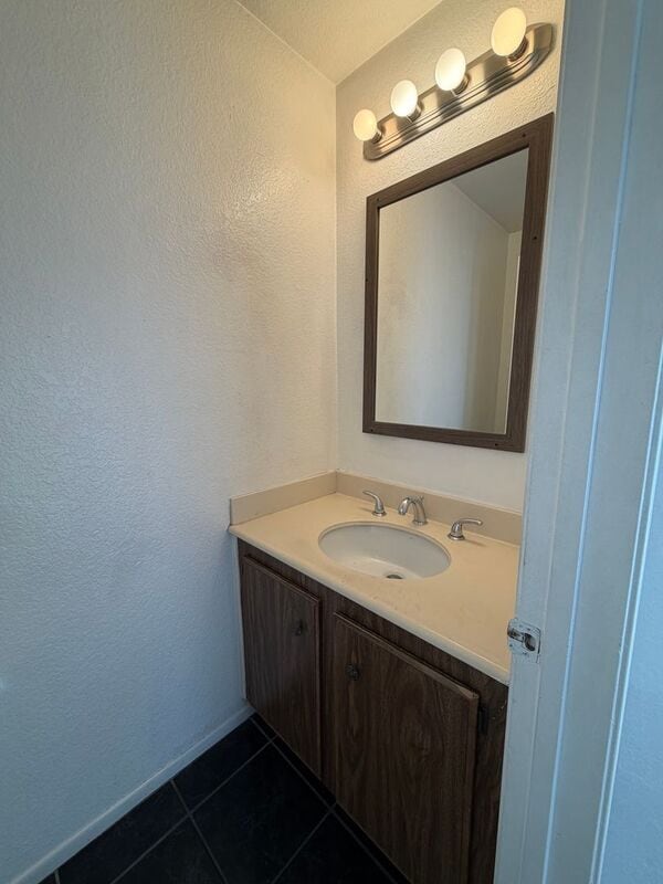 Building Photo - 615 Parkview Dr