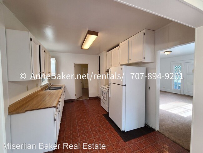 Building Photo - 2 br, 1 bath House - 326 E. 1st Street