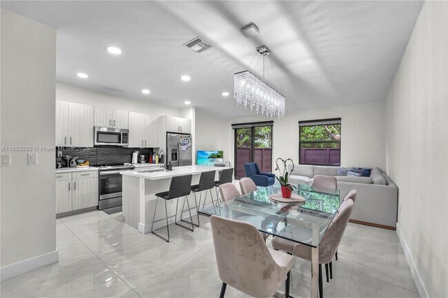 Building Photo - 15850 NW 91st Ct