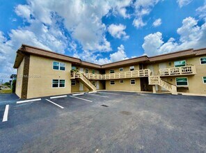 Building Photo - 5771 SW 36th Ct