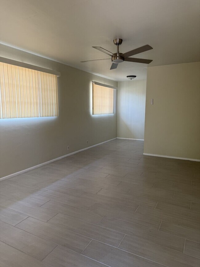 Foto del edificio - 2718 E Glenrosa Ave