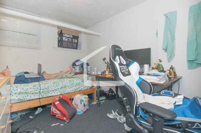 Photo - Packards Corner BU 4 bed 1.5 bath for 9.1 Heat Hw inc Students ok, House