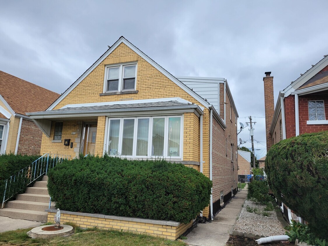 4635 S Kedvale Ave Unit 1, Chicago, IL 60632 Condo for Rent in
