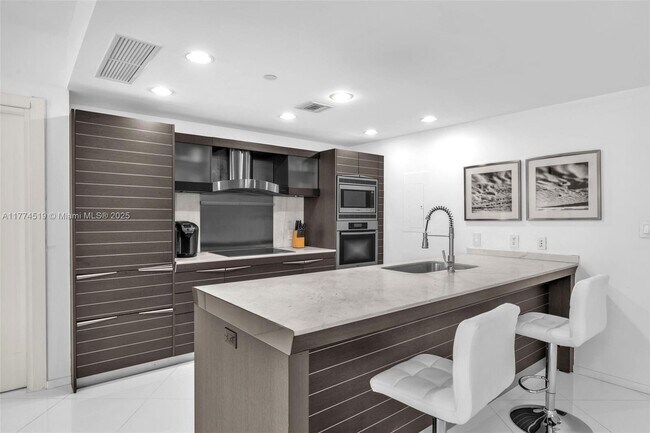 Building Photo - 200 Biscayne Blvd
