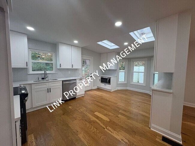 Foto del edificio - 3235 Haywood Ave