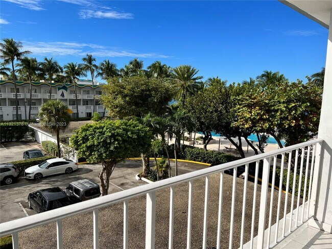 Foto del edificio - 1865 79th Street Causeway
