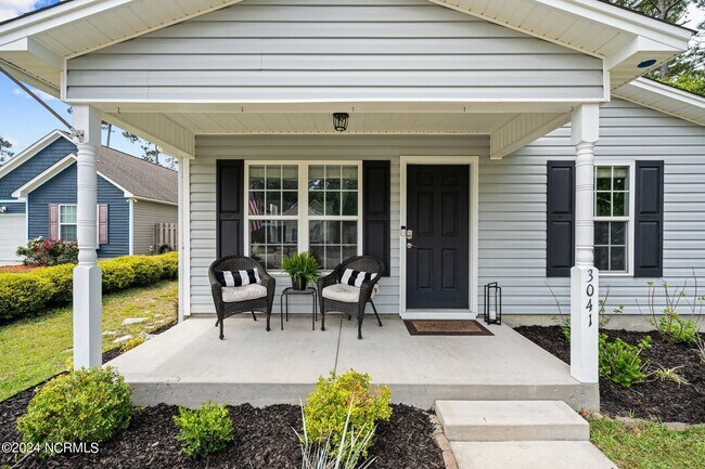 Building Photo - 3041 Country Club Dr