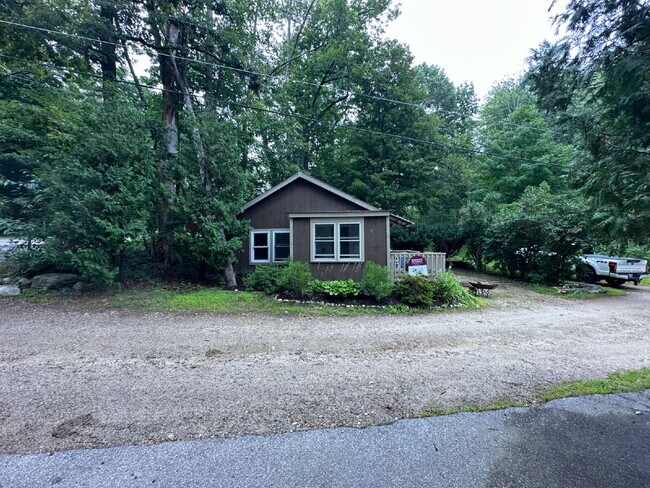Foto del edificio - Charming Barrington Cottage Retreat: Fully Equipped 1BR Living with Private Yard Space!