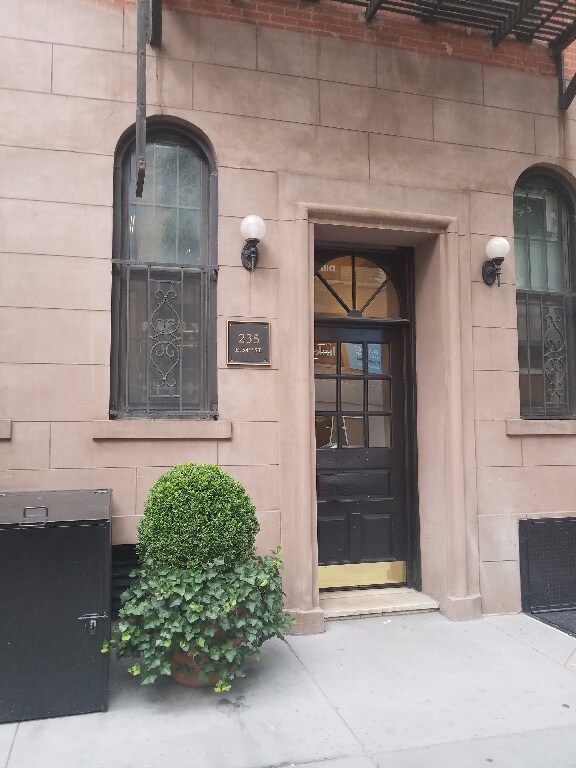 Primary Photo - 235 E 54th St