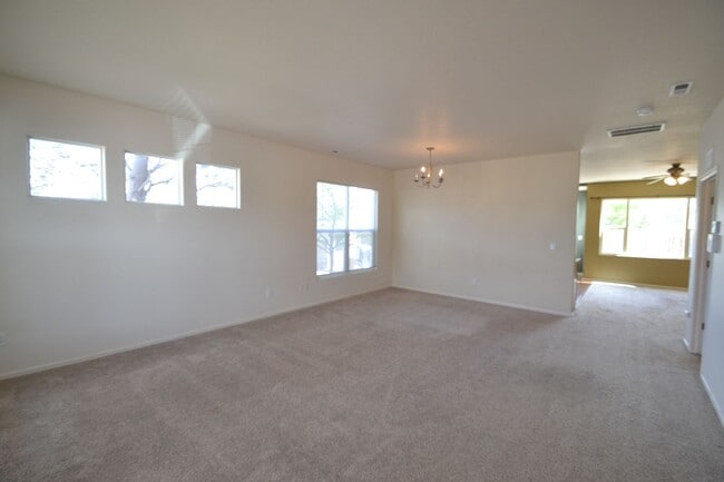 Building Photo - 3 Bedroom Townhome Available Now!