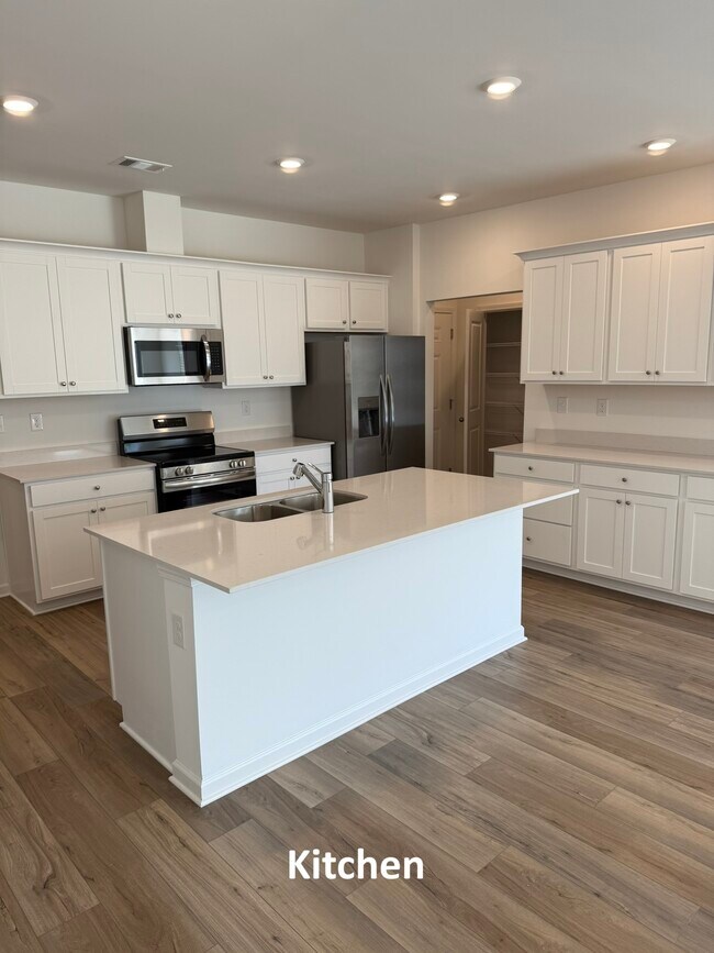 Building Photo - 208 Overton Dr