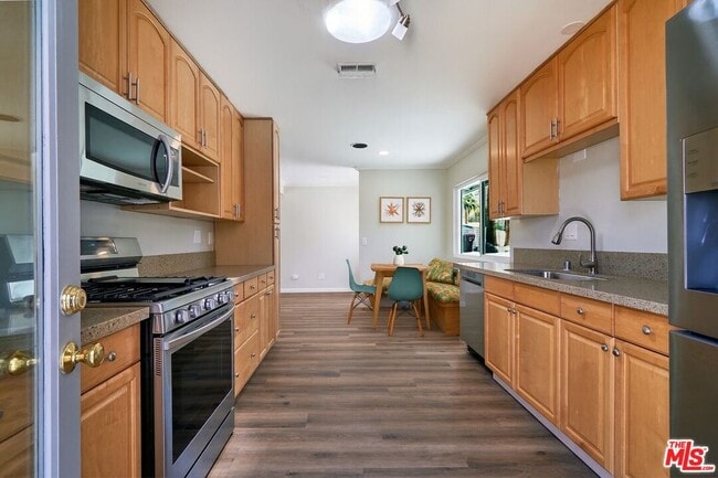 Building Photo - 39047 Sherry Cir