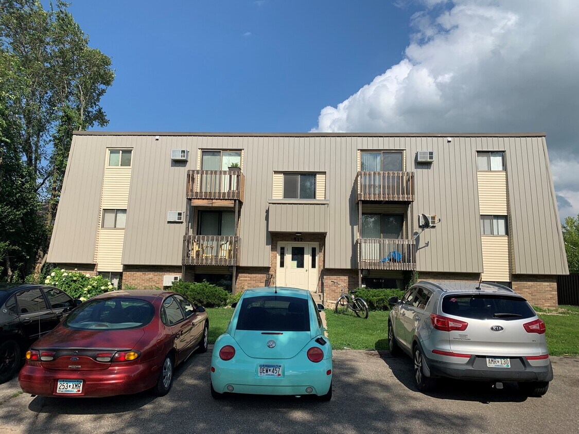 517 4th Ave SW Unit 7, Pipestone, MN 56164 Apartments in Pipestone