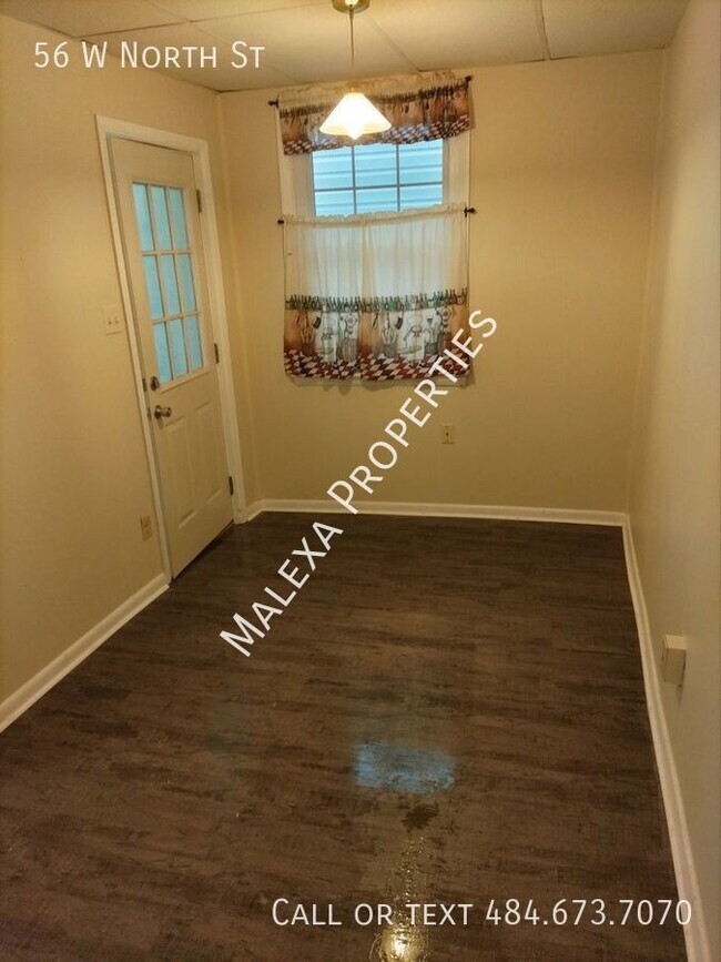 Building Photo - 3 Bedroom 2 bathroom Twin walking distance...