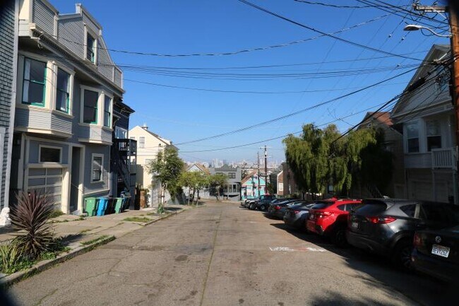 Building Photo - 2 bedroom in San Francisco CA 94110