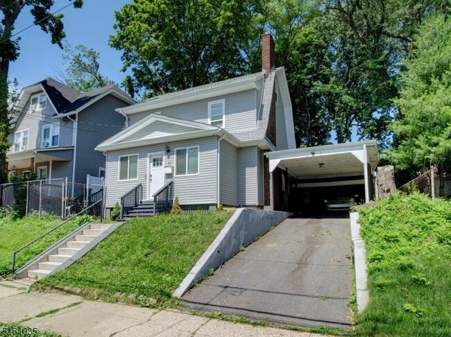 Building Photo - 31 Pine Grove Terrace