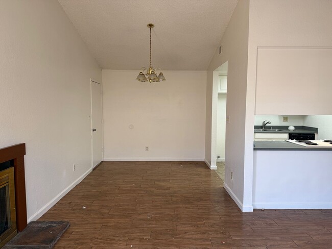 Building Photo - 5421-5423ro