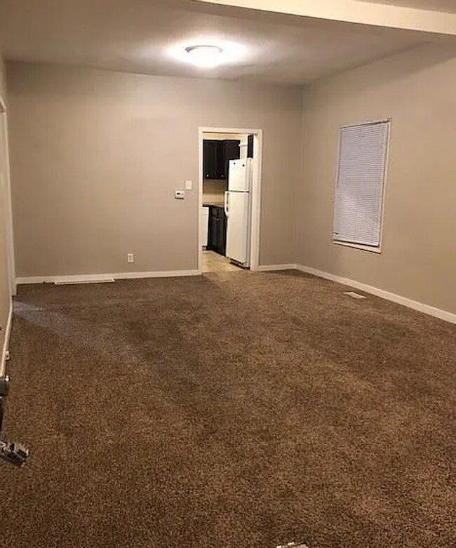 Building Photo - Pet friendly 3 Bedroom, 1 Bathroom home!