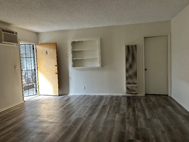 Building Photo - 224 W Palm Ave