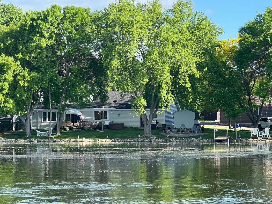 Foto principal - Charming 2BR+ Loft Lake House in Maple Lake