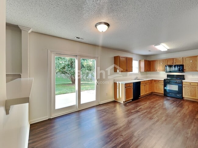 Building Photo - 1003 Glen Hollow Dr