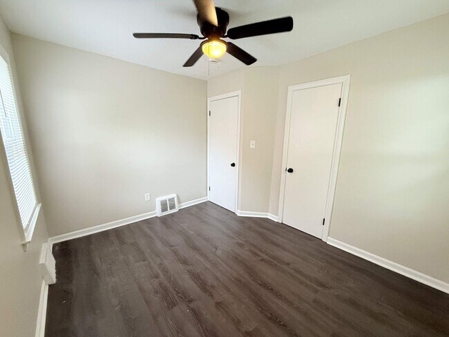 Foto del edificio - Renovated 3-Bedroom Home – We Welcome Sect...