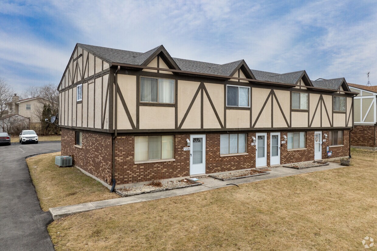 7528 Whitcomb St - Merrillville 4 Plexes