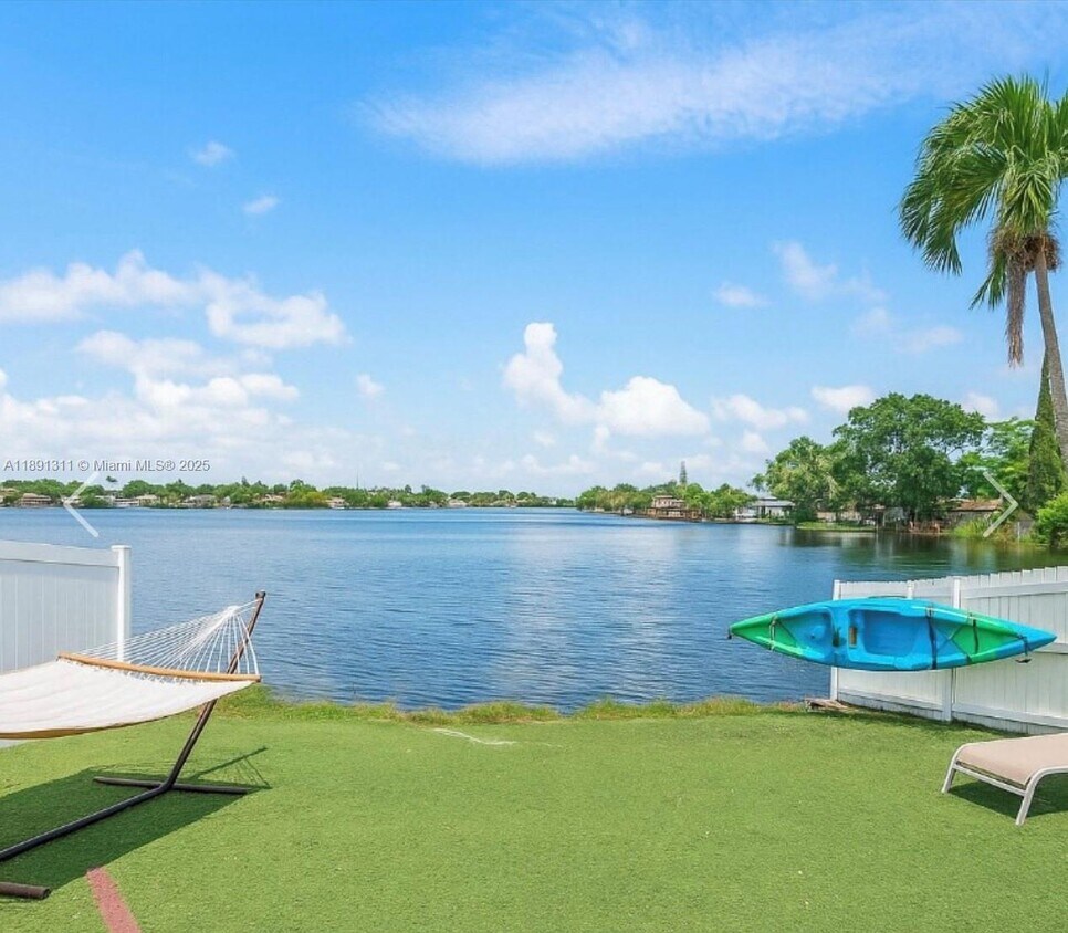 Foto principal - 2423 SW 58th Manor