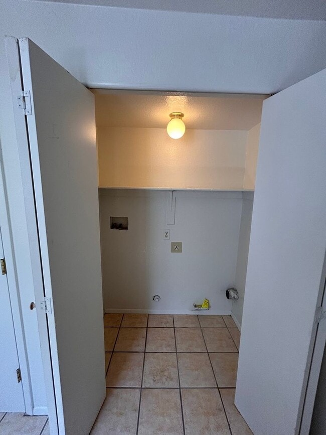 Foto del edificio - 1150 N Catalina Ave