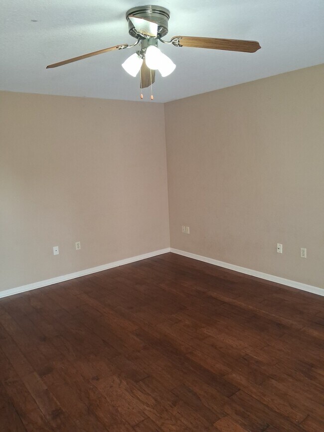 Foto del edificio - 5703 Cedar St