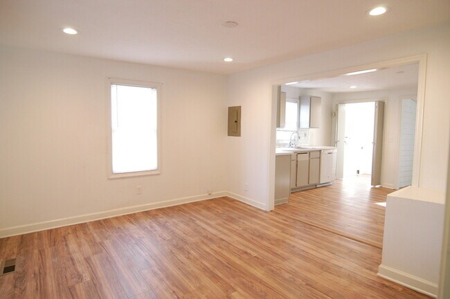 Foto del edificio - 3 BR / 2 BA right off of Nolensville Road!