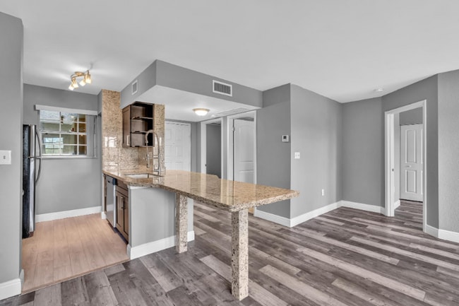 Building Photo - 2850 N Oakland Forest Dr