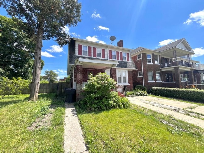 Building Photo - 2047 Seward St