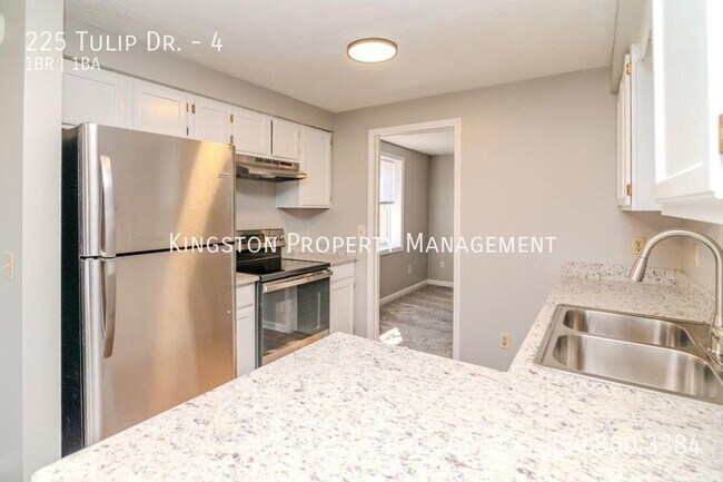 Building Photo - New 1 Bedroom 1 Bathroom Now Available!!