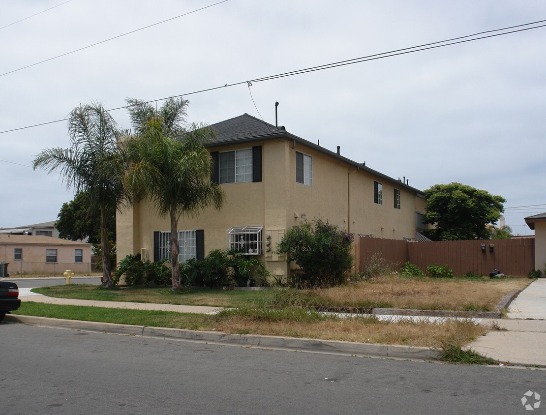 Building Photo - 740 Cherry Ave