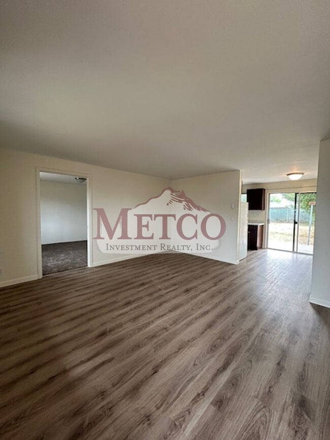 Building Photo - Darling 3 Bedroom Home in Springfield