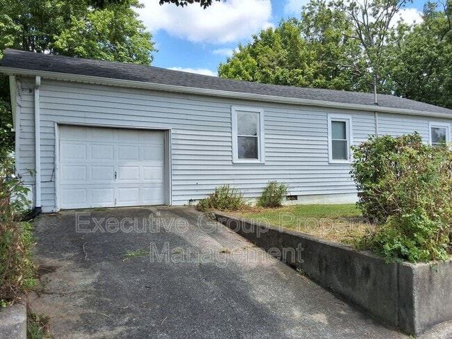 Building Photo - 626 Perry Ave