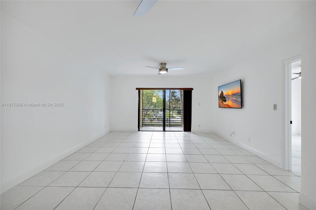Foto principal - 126 S Cypress Rd