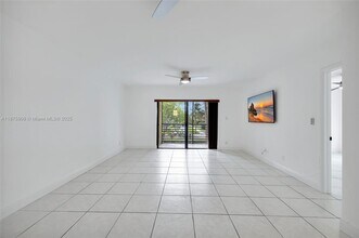 Building Photo - 126 S Cypress Rd