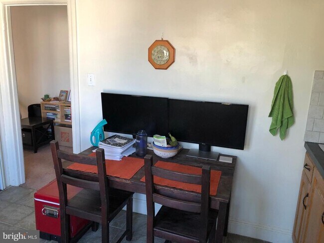 Foto del edificio - 167 W 7th Ave