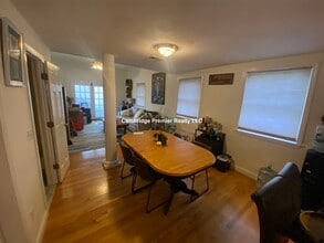 Building Photo - 221 Salem St