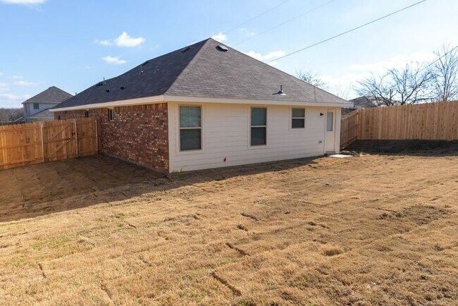 Building Photo - 1508 Swallow Dr