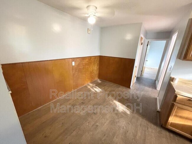 Building Photo - 4414 Ridgeview Ave