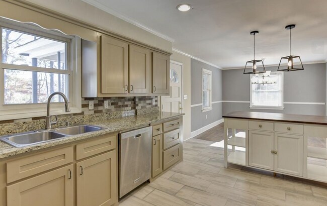 Foto del edificio - Newly Renovated 3 Bed 3 Bath in Desirable ...
